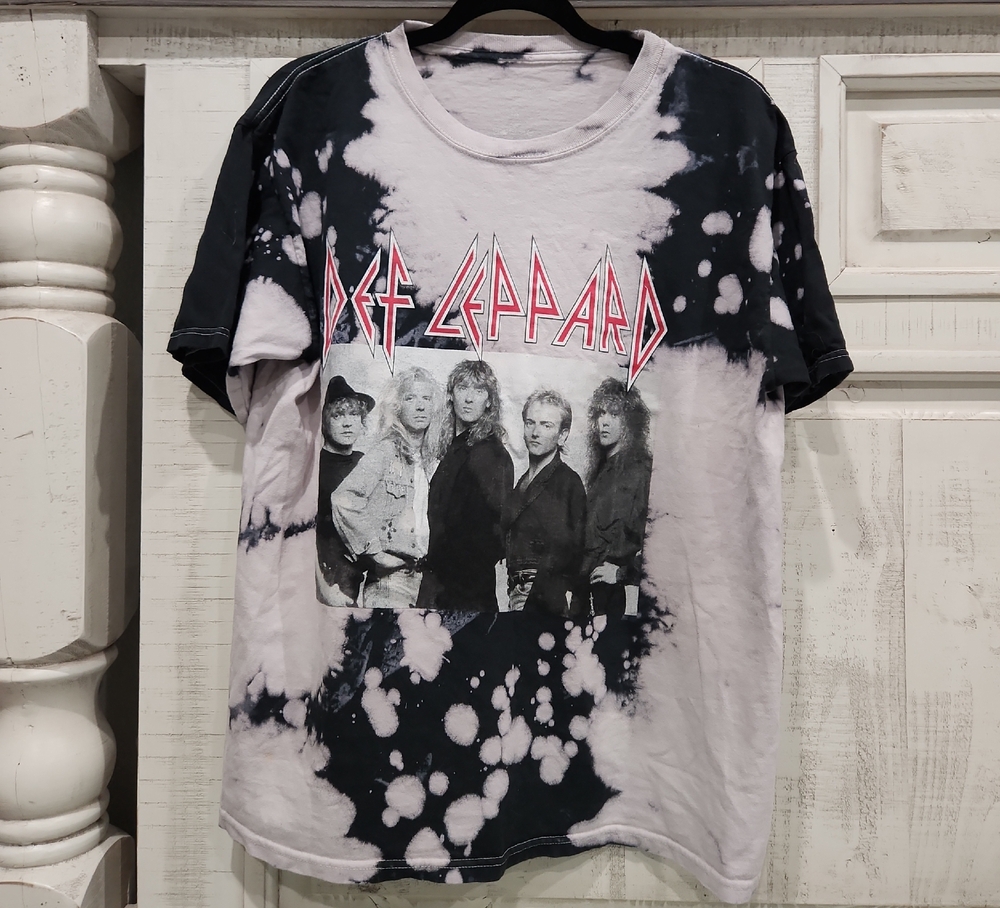 Def Leppard Black and White Tie-Dye Short Sleeve Tee